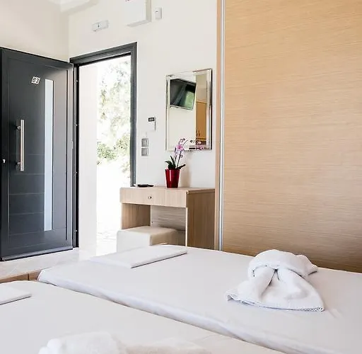 Golden Sun Nydri (Lefkada)